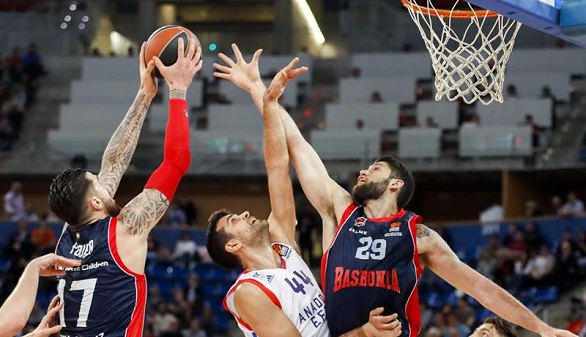 Euroliga. El Baskonia se complica el cruce de cuartos ante el Anadolu | 79-81