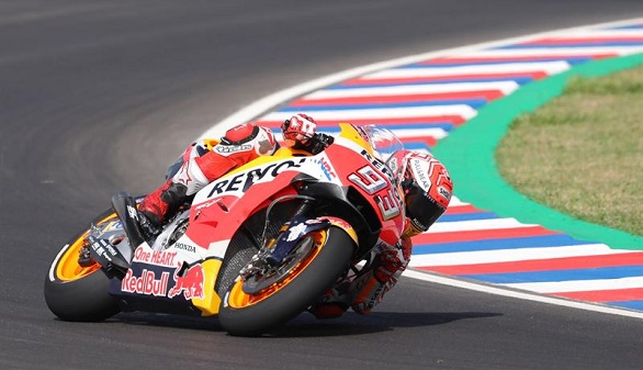 GP de Argentina. Crutchlow reina en el caos y Marc Márquez tira a Rossi