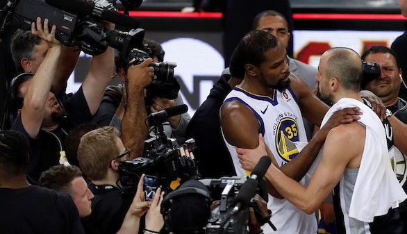 NBA. Los Warriors retiran a Manu Ginóbili y los Sixers, a Wade