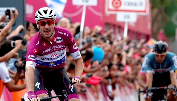Giro. Viviani firma su doblete y pleno en las dos primera etapas en lína