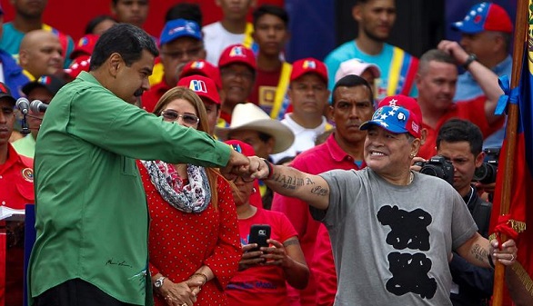 Maradona vuelve a sorprender: se convierte en presidente de un club ex soviético