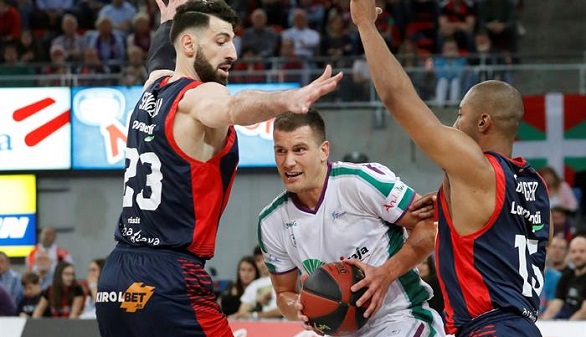 ACB Playoffs . El Baskonia estrena la serie acribillando a triples a Unicaja | 87-70