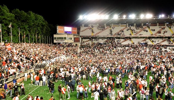 Un Rayo agónico gana al Lugo y vuelve a Primera después de dos años en el infierno