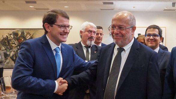 Acuerdo entre PP y Cs para cogobernar en Castilla y León