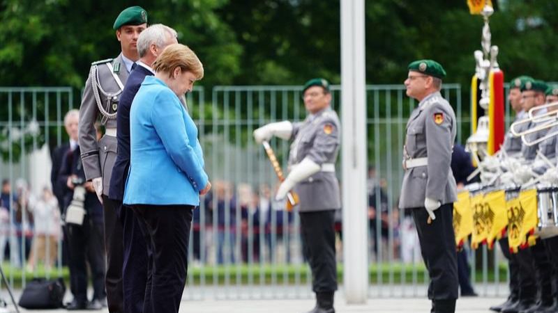 Merkel sufre un tercer episodio de temblores en poco más de tres semanas