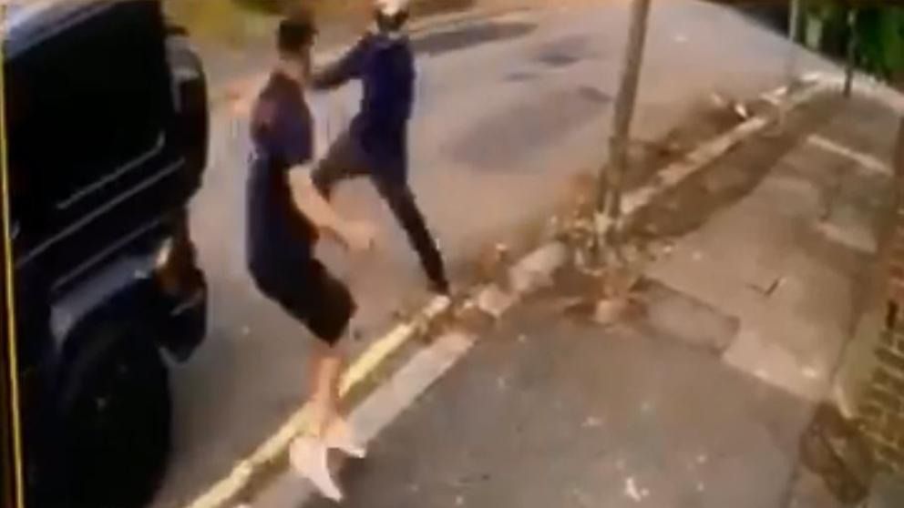 Intentan robarle el coche a Özil y su compañero Kolasinac se enfrenta a los ladrones