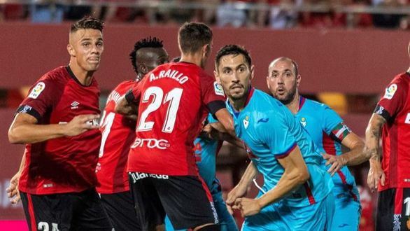 El Mallorca se estrena en Primera ganando al Eibar | 2-1