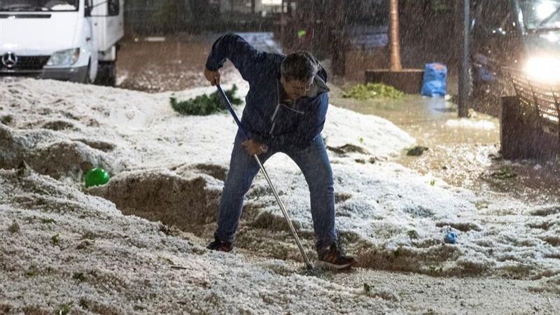 Vías colapsadas, inundaciones... los efectos de las fuertes lluvias en Madrid