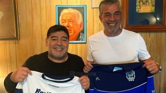 Maradona volverá a entrenar en Argentina, con dudas sobre su salud mental