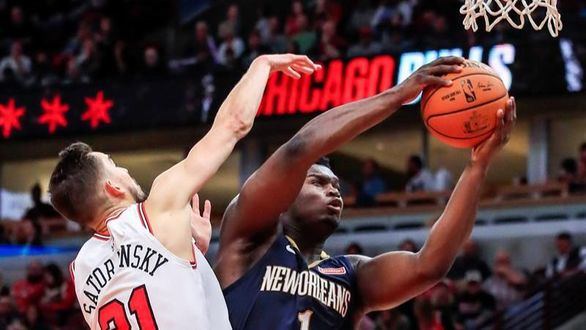 NBA. Zion Williamson da su primer golpe sobre la mesa