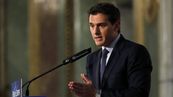 Rivera pide a PP y PSOE un 