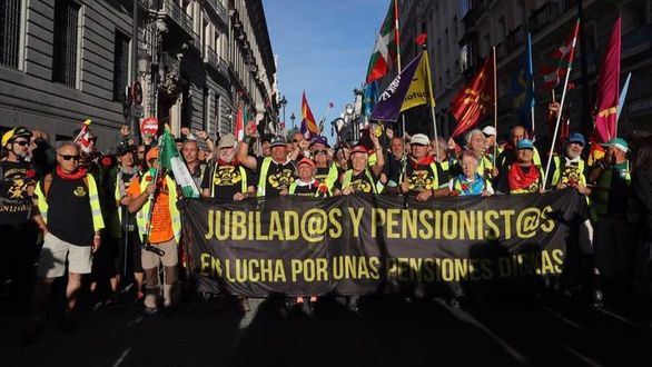 Miles de jubilados toman Madrid para reclamar pensiones dignas