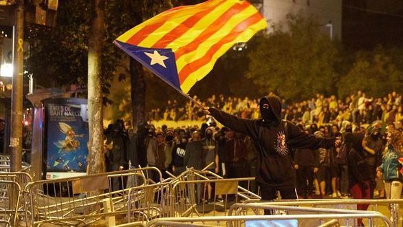 Prisión sin fianza para ocho detenidos por los disturbios de Cataluña