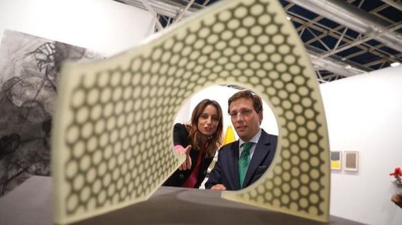 Almeida inaugura la 27ª edición de la Feria de Arte Contemporáneo Estampa