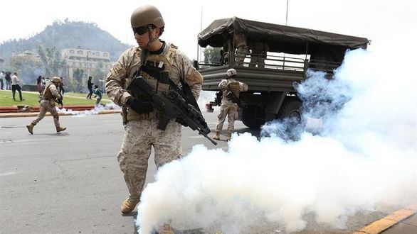 El ejército toma las calles de Chile para tratar de sofocar los disturbios