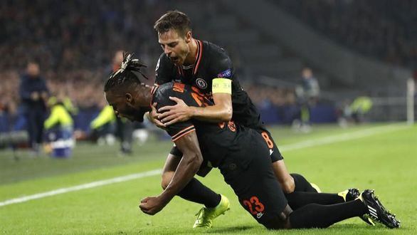 Batshuayi da vida al Chelsea en el Johan Cruyff Arena |0-1