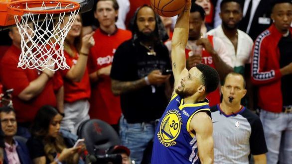 NBA. Curry saca del hoyo depresivo a los irreconocibles Warriors