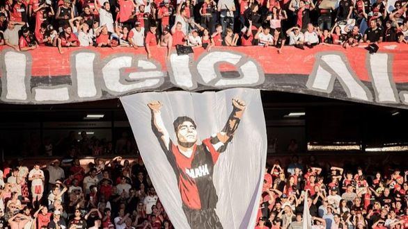 Argentina se entrega al festejo del cumpleaños de su 'Dios' Maradona