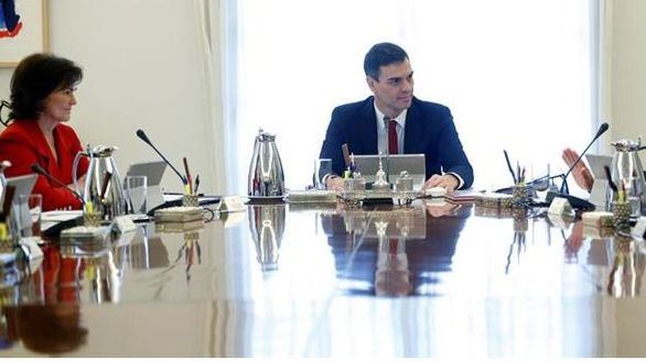 El Gobierno trata de desmantelar la 'república digital' catalana