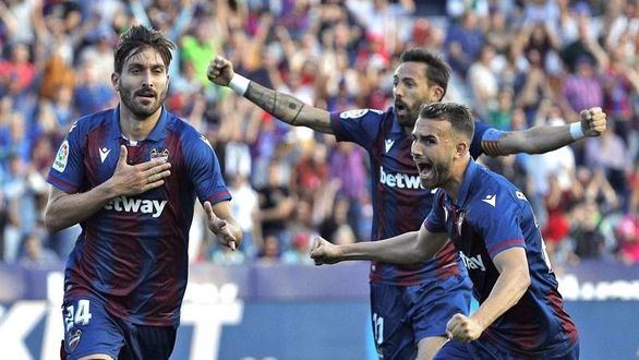 El Levante desarbola a un complaciente Barcelona en ocho minutos |3-1