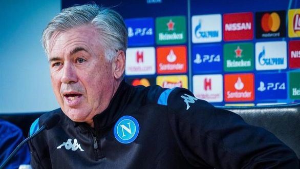 Los jugadores del Nápoles se amontinan contra la intención de su presidente de encerrarles