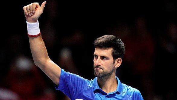 Finales ATP. Djokovic arrasa en su estreno y Federer se la pega