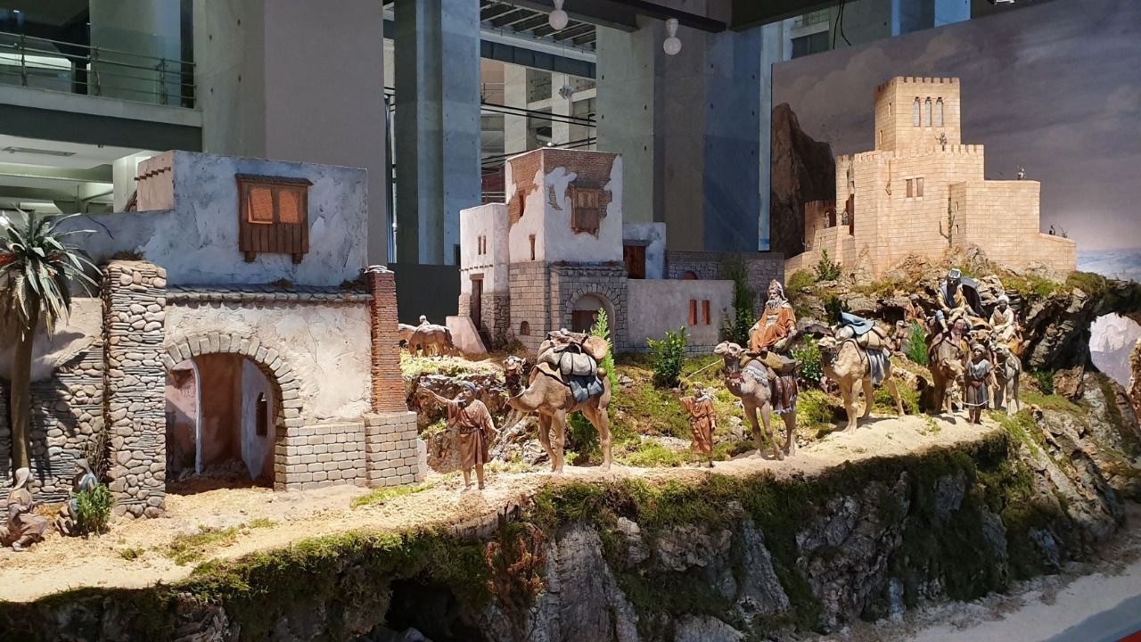 Almeida inaugura el belén de Cibeles compuesto por 200 figuras