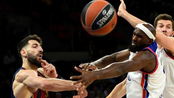 Euroliga. El líder Efes no se apiada del Baskonia |77-102