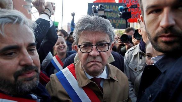 Mélenchon, condenado por rebelión contra la policía