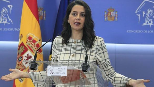 Arrimadas llama a Sánchez para proponerle un pacto con PP y Cs