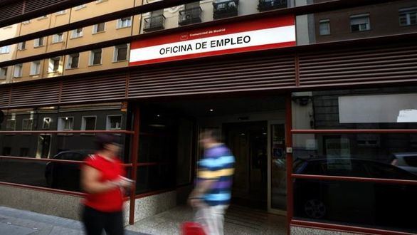 El paro bajó en 38.692 personas en 2019, su menor descenso anual en siete años