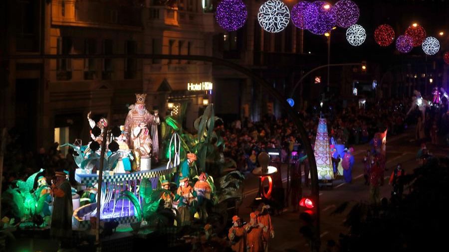 Tradición y nuevos tiempos conviven en las cabalgatas de los Reyes Magos