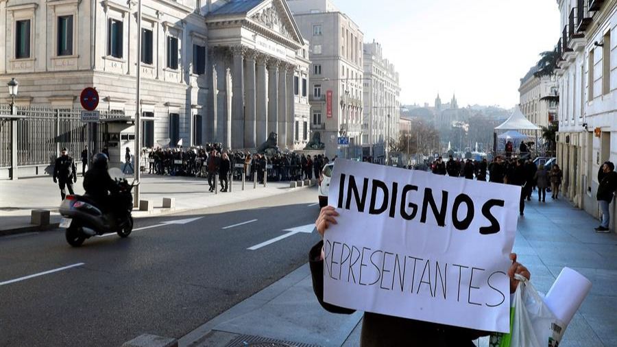 Las imágenes de la tercera jornada de investidura de Pedro Sánchez