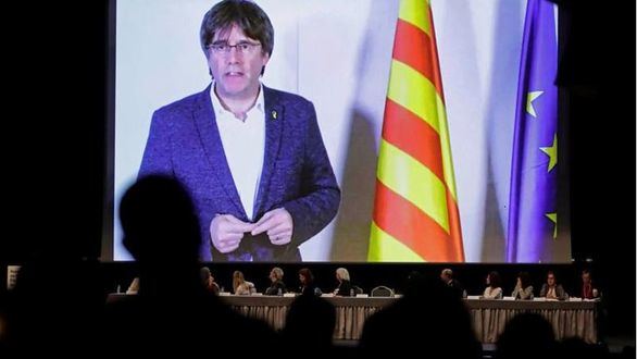 El interminable 'show' de Puigdemont: dice que vendrá a España en febrero