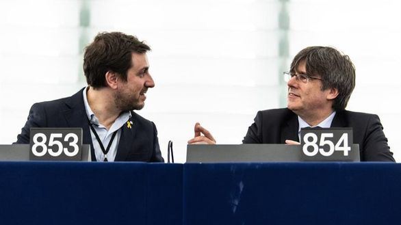 La Eurocámara inicia el proceso para retirar la inmunidad a Puigdemont y Comín