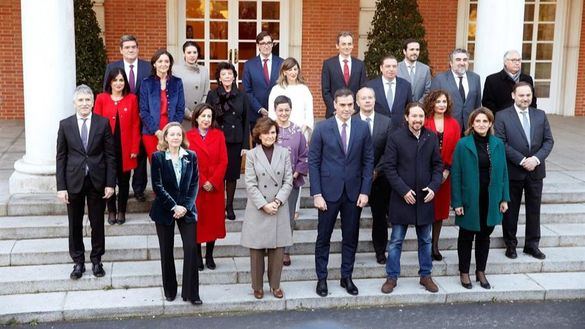 Sánchez se sube el sueldo un 2,25% y los vicepresidentes ganarán casi 5.000 euros más al año