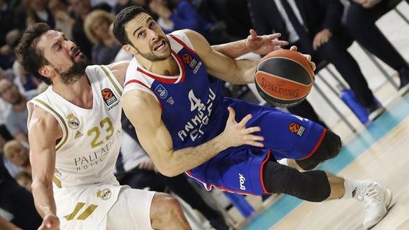 Euroliga. El Efes de Larkin deprime al Real Madrid | 75-80