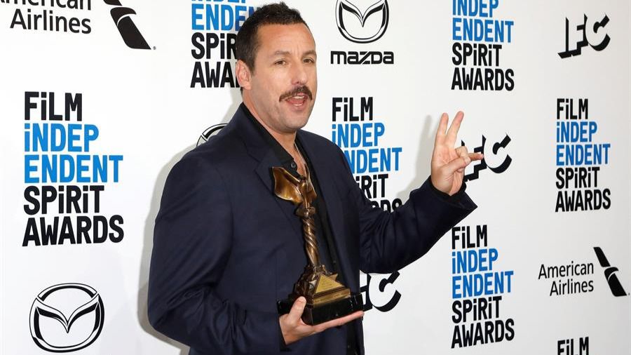 Adam Sandler se venga de sus haters coronándose en el cine independiente