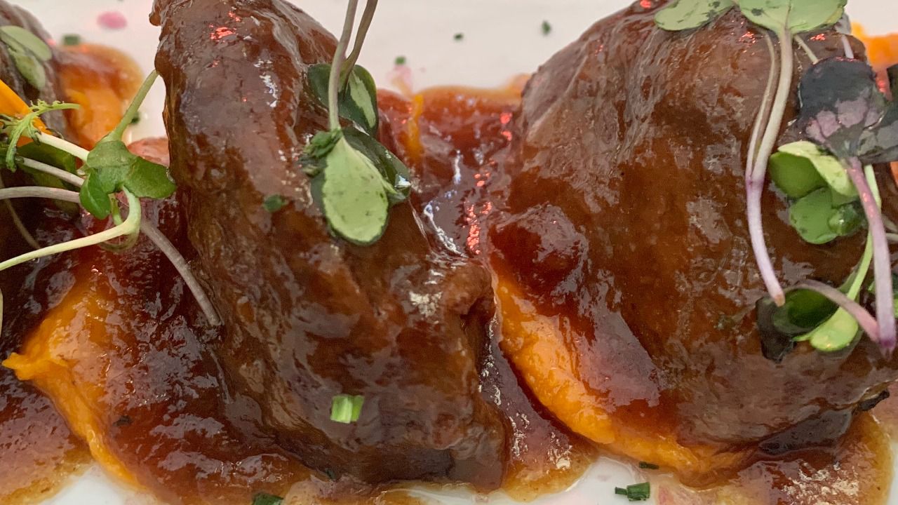Taberna Los Gallos, donde la elegancia y la exclusividad se sirven en medias raciones