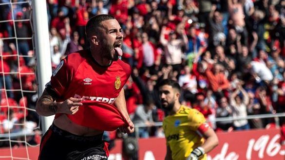El Mallorca consigue batir al Alavés y atisbar ilusión | 1-0