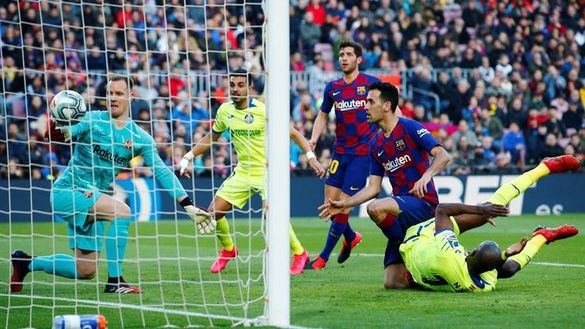 El Barcelona sólo es capaz de huir del nudo del Getafe | 2-1