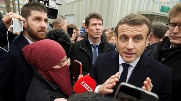 Macron, en campaña contra el 