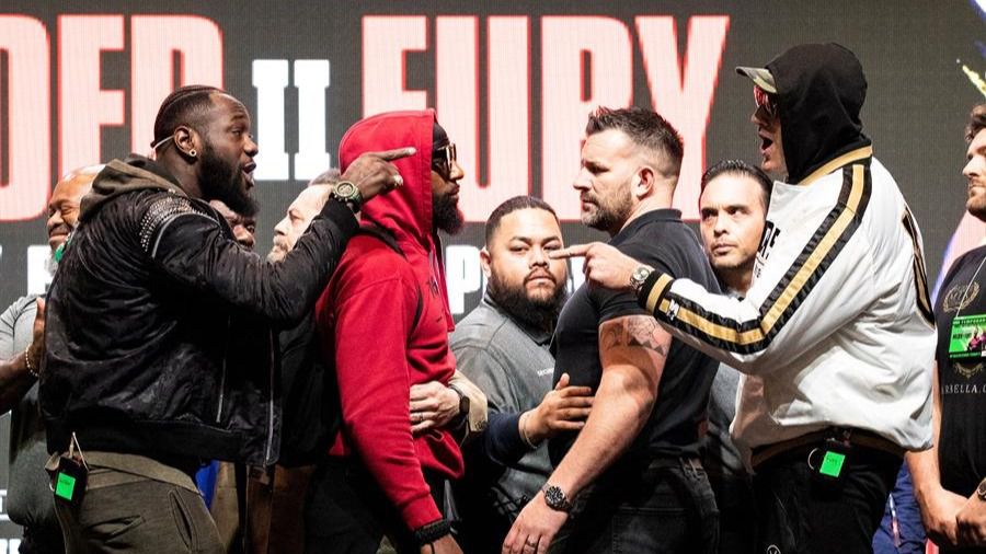 Guía de las retransmisiones deportivas. Fútbol y boxeo comparten escena