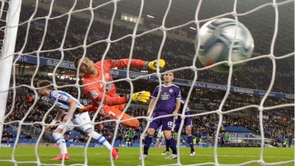 La Real sufre para ganar al Valladolid y piensa ya en la semifinal de Copa | 1-0