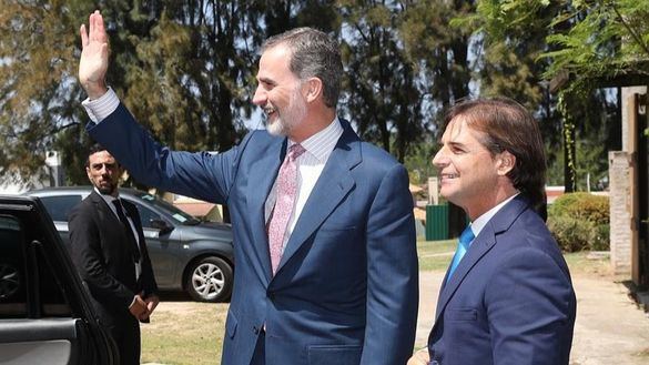 Felipe VI y Lacalle Pou apuestan por el diálogo para solucionar el conflicto de Venezuela