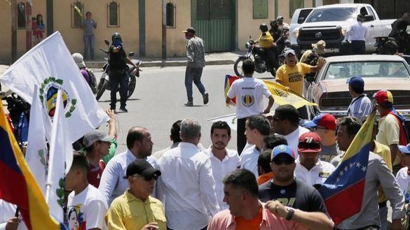 Disparan contra una manifestación liderada por Juan Guaidó en el oeste de Venezuela