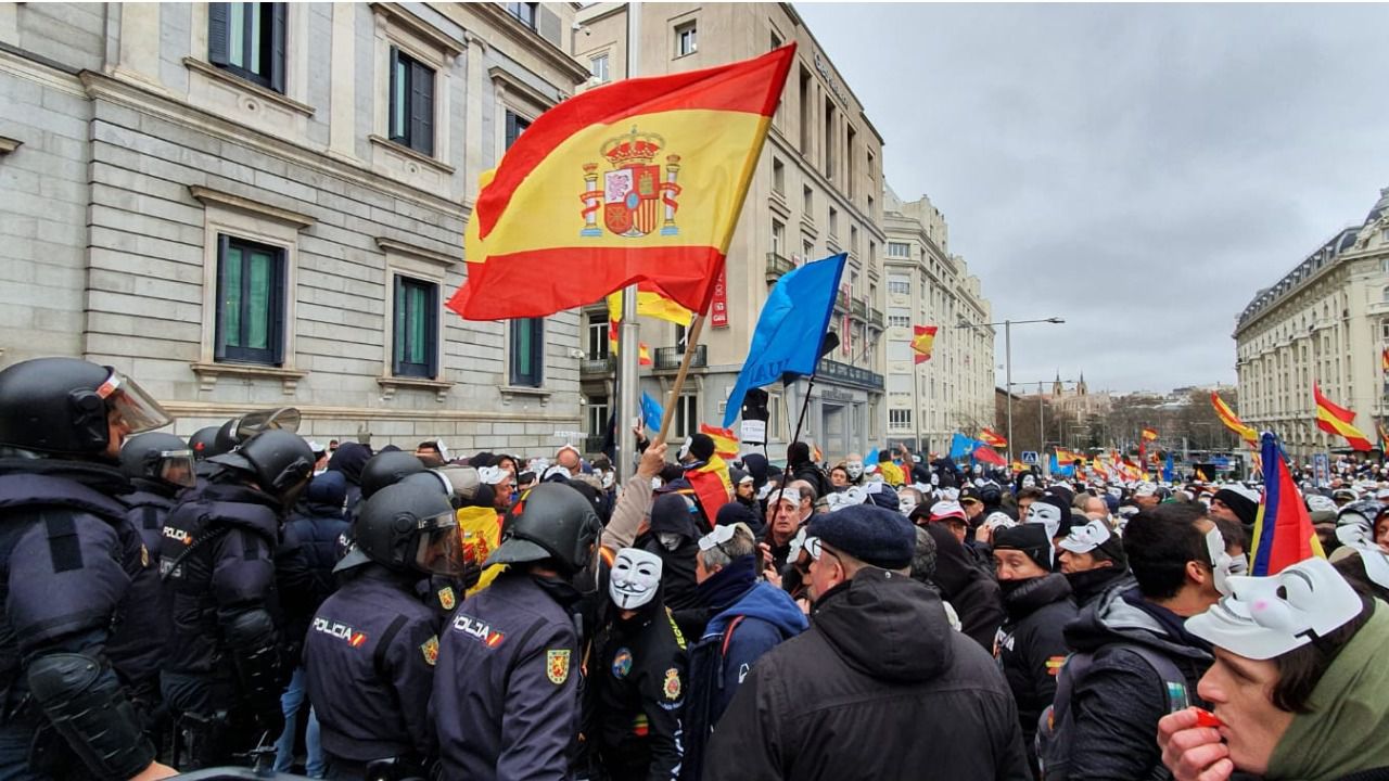 Policía y Guardia Civil 'rodean' el Congreso para reclamar la equiparación salarial