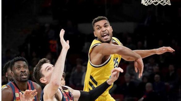 Un triple de Janning y un tapón de Shengelia rescatan al Baskonia |73-72