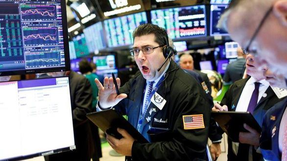 Wall Street se hunde y el Dow Jones cae 7,79 % por el pánico al coronavirus