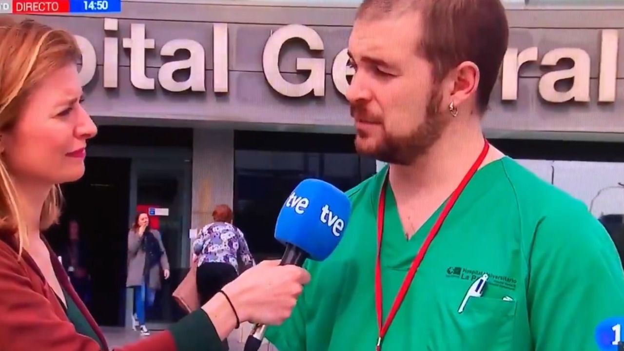 RTVE entrevista a un 'enfermero de Podemos' para atacar a la sanidad pública madrileña